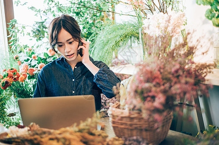 职业字节户内花店的女职工背景图片