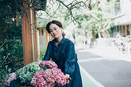 花店的一名妇女图片