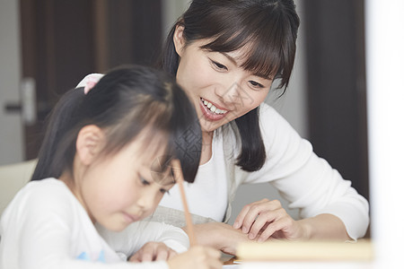 认真学习的女孩图片