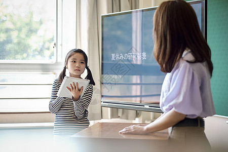 学费肖像小姑娘提供免费学习的小学生图片