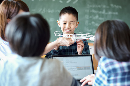 小姑娘女天小学it教育课风景图片