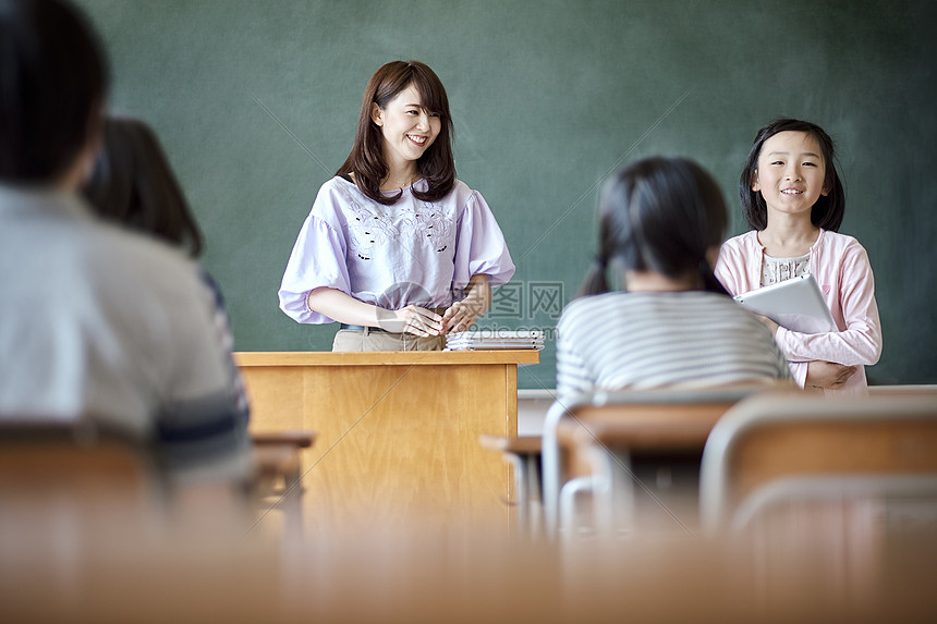 上课的学生们高清图片下载-正版图片502221888-摄图网