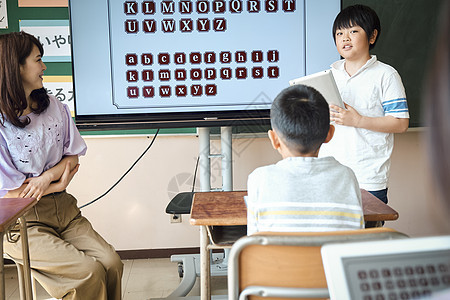 学生学习计算机课程图片