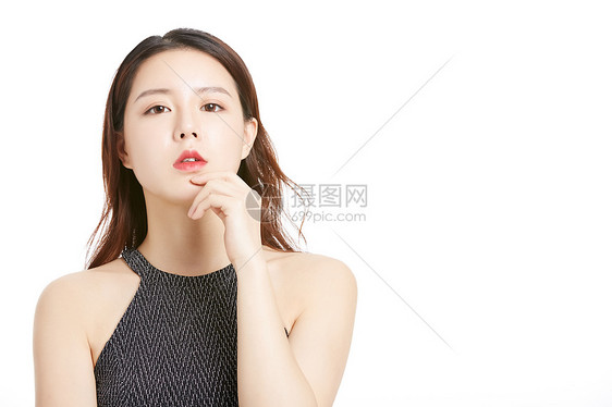 美容美妆的成年女子图片