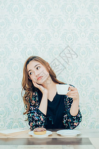 室内的女人喝咖啡日本人高清图片素材