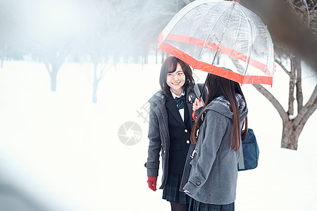 聊天亚洲欢快高中女孩在多雪的图片