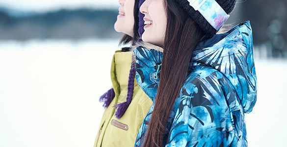 冬天旅行者滑雪的女人图片