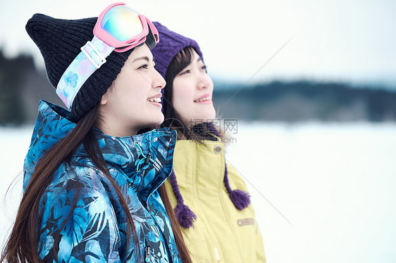 冬天旅行者滑雪的女人图片