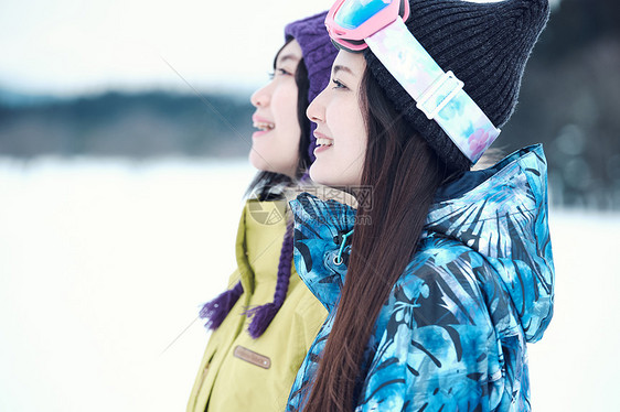 冬天旅行者滑雪的女人图片