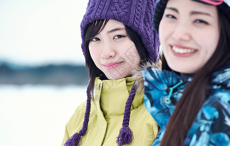 冬天旅行者滑雪的女人图片