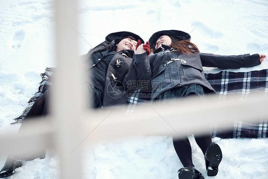 通体法院放学高中女孩在多雪的图片