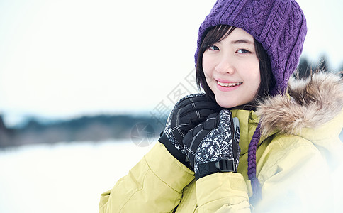 滑雪服滑雪胜地的女人图片