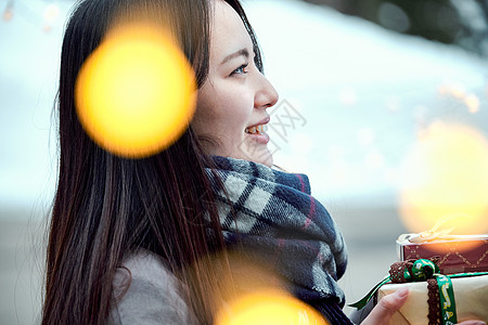 丰胸巧克力人类有礼物的女人图片