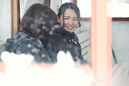 高中女生丰胸等高中女孩在多雪的图片