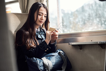 英语复制空间座位采取火车的高中女孩图片