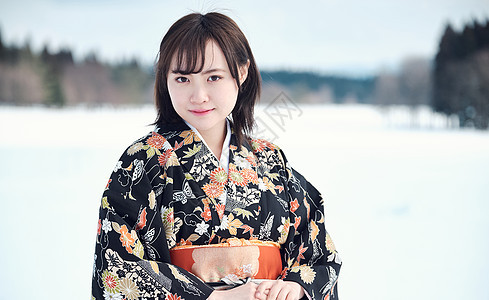 孤独的复制空间可爱站立在雪的和服妇女高清图片下载 正版图片 摄图网