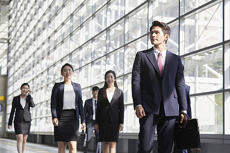 身着西装的的都市精英白领图片素材