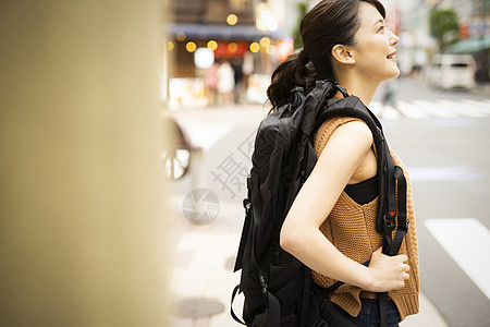 旅游背包客的女人图片