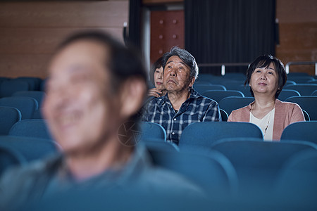 人类休息生活观看电影的观众在电影院图片