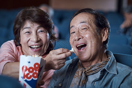 台下观众大笑图片