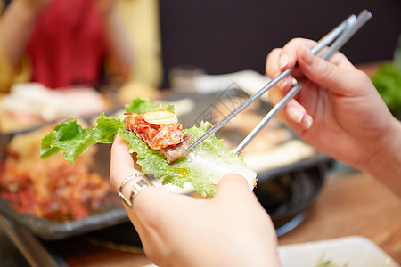 海外旅游业吃韩国女孩旅行韩国食品图片