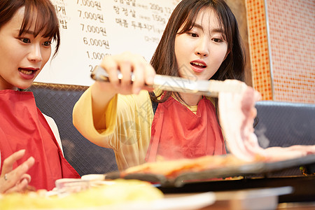 20多岁亲热首尔韩国女孩旅行韩国食品图片