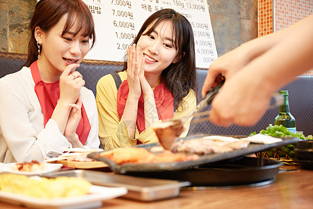 两个人首尔室内韩国女孩旅行韩国食品图片