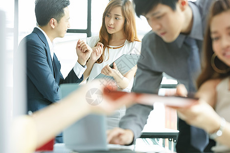 西服壮年男人和女人业务团队图片