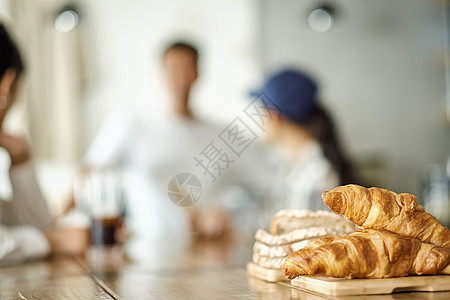咖啡馆内的烘焙面包图片