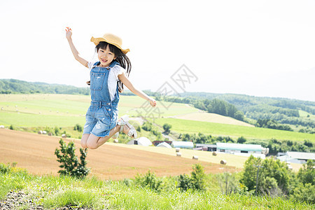 原野夏天室外北海道景观和女孩背景图片