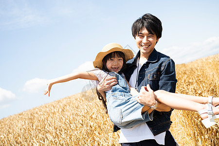 爸爸户外20多岁麦田和家庭图片