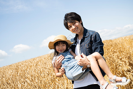 女孩田地肖像麦田和家庭图片