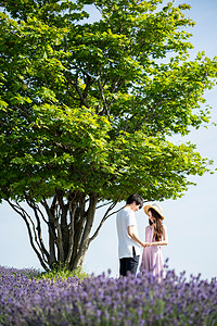 女微笑两个人花田和夫妇图片