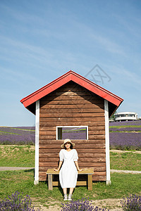 干净暑假草帽北海道景观和夫妇图片