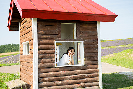 休闲单人初夏北海道景观和女图片