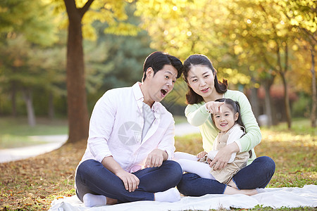 幸福神谕在一起家人爸爸妈妈女儿韩国人图片素材