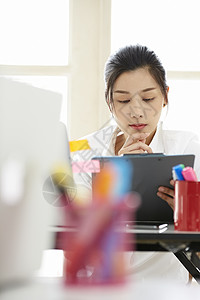 女人便携电脑电脑女商人图片