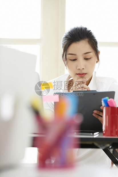 女人便携电脑电脑女商人图片