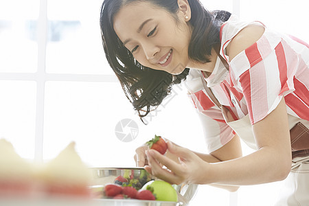 明亮生机勃勃女士们女生活烹饪图片