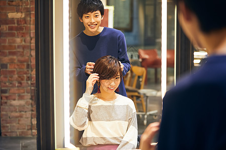 女生短发挑染发型年轻短发美女理发背景