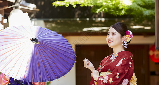 户外身穿和服的美女图片