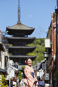 穿着和服旅游的女人背景图片