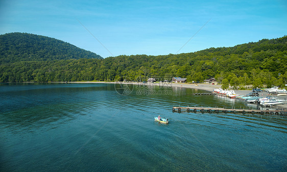 清晰度日本人假期家庭旅行湖船图片