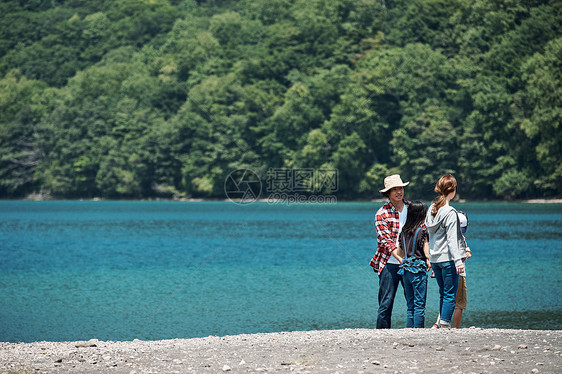 伙伴儿子三十几岁家庭旅行湖营地图片