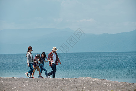 儿童孩子女生家庭旅行湖营地图片