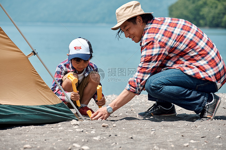 二十多岁日本人通体家庭旅行湖营地图片