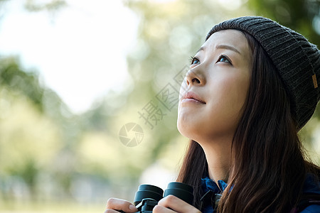 晴朗肖像富良野女人的徒步旅行图片