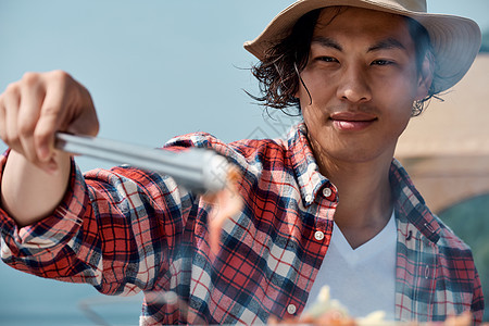 家人男夹具家庭旅行湖营地背景图片