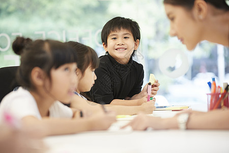 学习的小学生图片