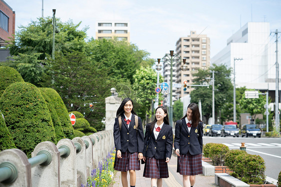 姐妹出游亲密女人女学生札幌学校之旅图片